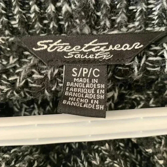 Streetwear society, 100% acrylic, winter weight sweater - Picture 4 of 5